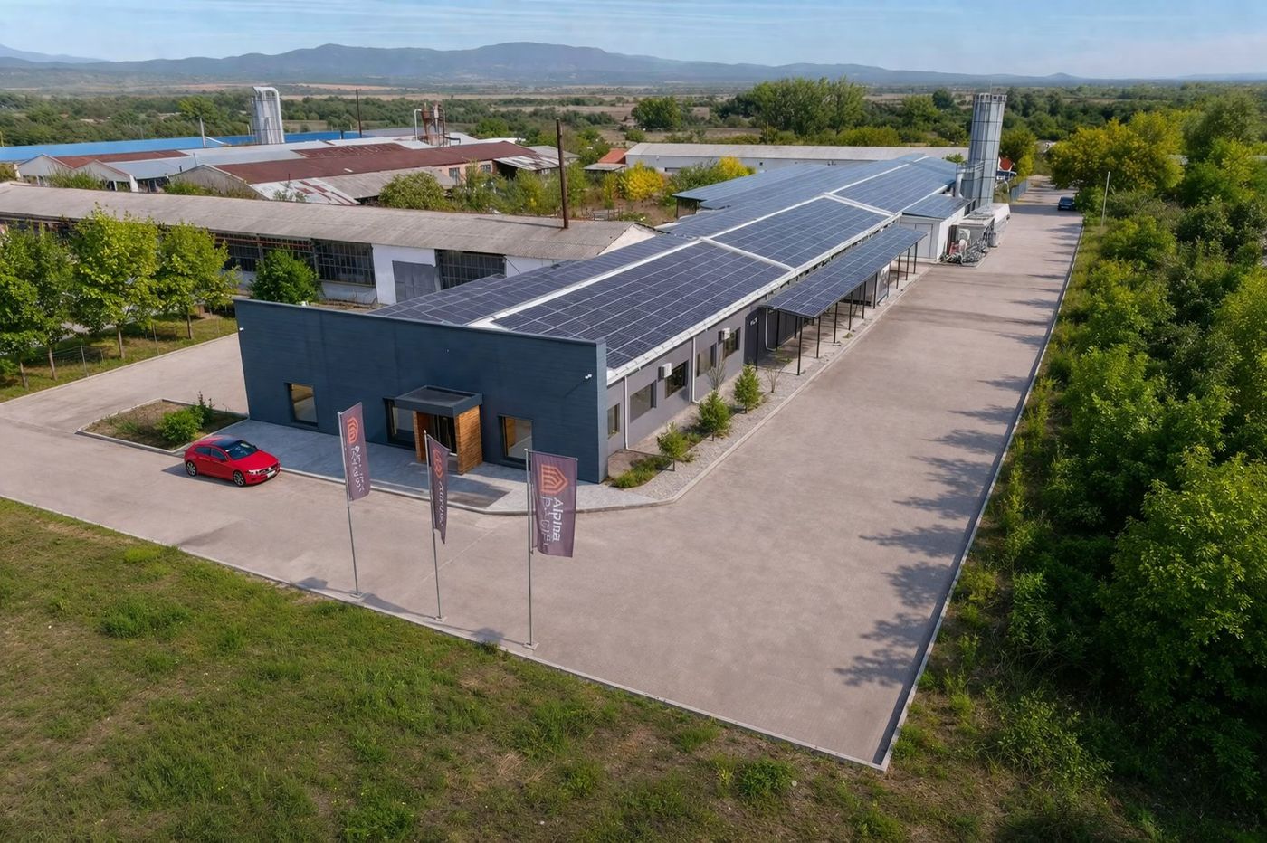 Alpina Parquet – модерна фабрика за паркет в Пловдив с фотоволтаични панели